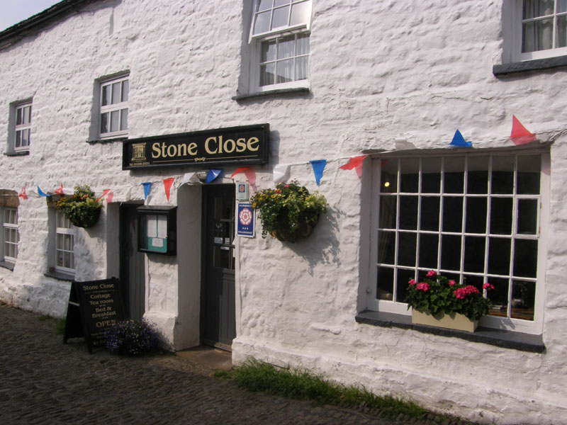 The Stone Close, Dent