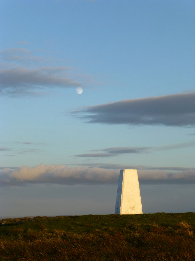 Moon on Pendle