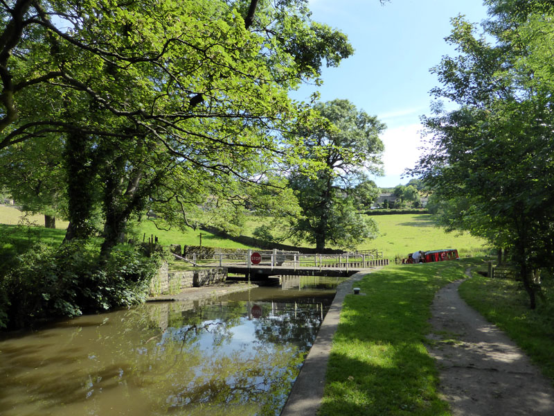 Swing bridge