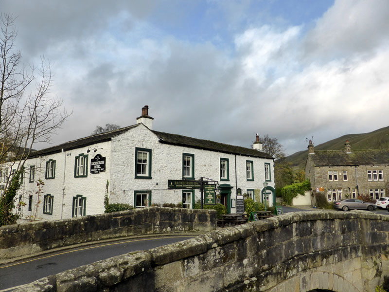 Racehorses Inn