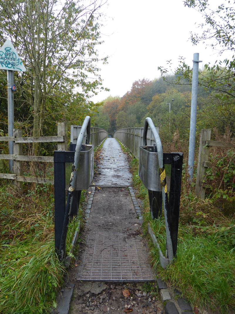 Footbridge M60